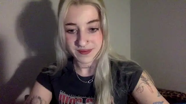 Snapshot of EmmyWet chatting on March 10, 7:30 pm EmmyWet online show from March 10, 7:30 pm