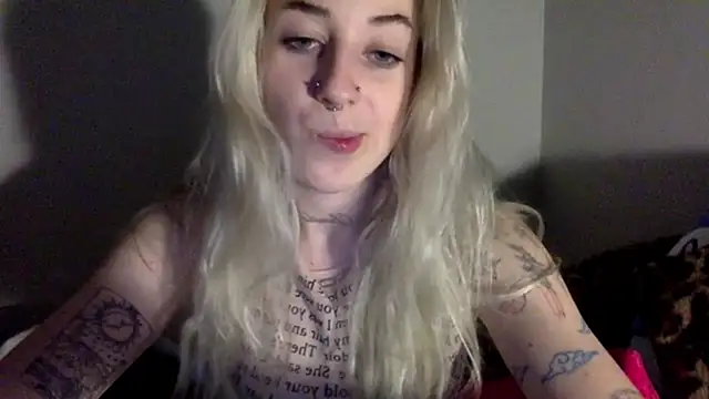 Snapshot of EmmyWet chatting on March 11, 8:48 pm EmmyWet online show from March 11, 8:48 pm