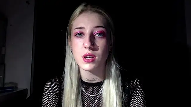 Snapshot of EmmyWet chatting on March 18, 8:23 pm EmmyWet online show from March 18, 8:23 pm