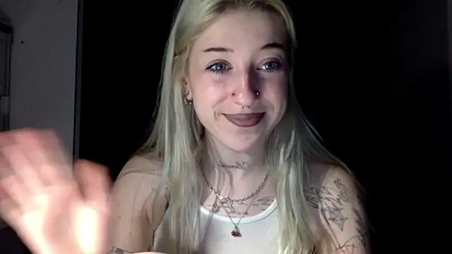 Snapshot of EmmyWet chatting on March 20, 8:14 pm EmmyWet online show from March 20, 8:14 pm