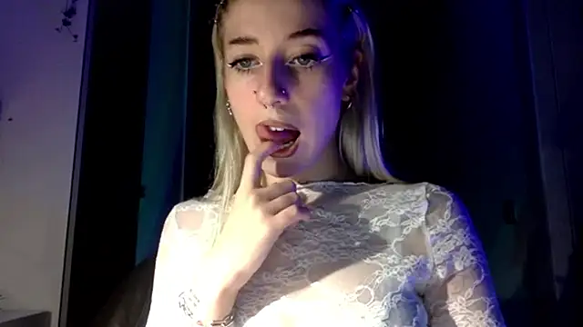 Snapshot of EmmyWet chatting on March 25, 8:37 pm EmmyWet online show from March 25, 8:37 pm