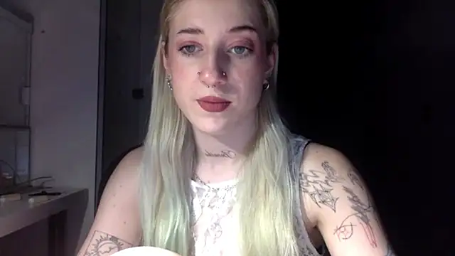 Snapshot of EmmyWet chatting on March 29, 4:29 pm EmmyWet online show from March 29, 4:29 pm