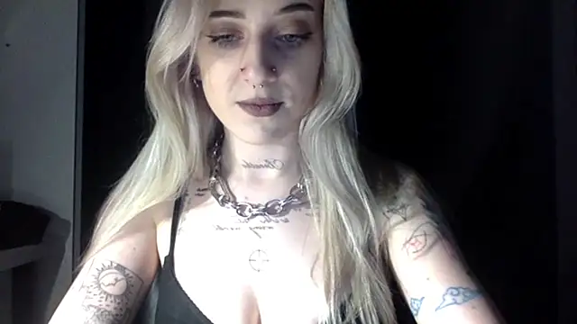 Snapshot of EmmyWet chatting on March 31, 6:30 pm EmmyWet online show from March 31, 6:30 pm