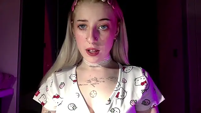 Snapshot of EmmyWet chatting on April 1, 7:44 pm EmmyWet online show from April 1, 7:44 pm