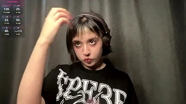 Snapshot of AueshaSimon chatting on March 9, 9:02 am AueshaSimon online show from March 9, 9:02 am