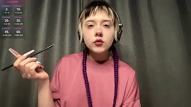 Snapshot of AueshaSimon chatting on March 21, 5:01 am AueshaSimon online show from March 21, 5:01 am