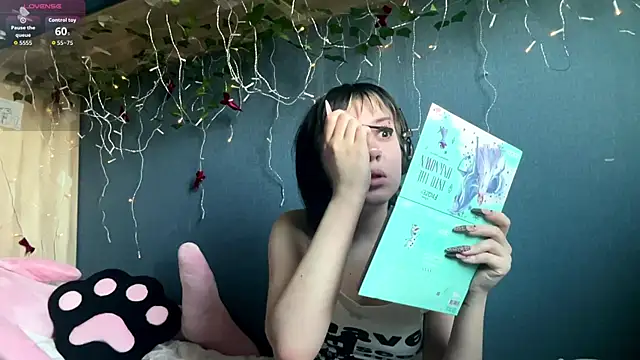 Snapshot of AueshaSimon chatting on April 4, 4:11 am AueshaSimon online show from April 4, 4:11 am