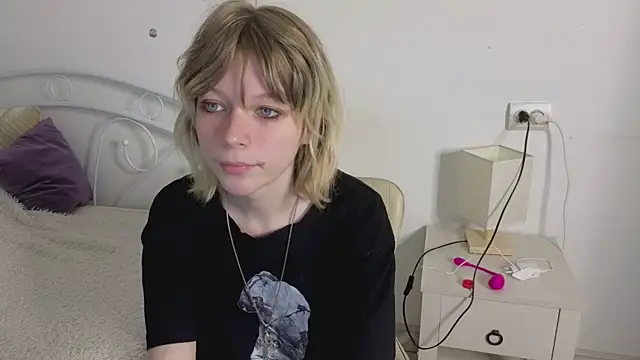 MollySally online show from June 12, 4:11 am