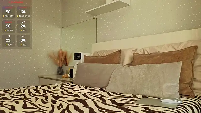 crowned goddess online show from May 2, 1:43 am