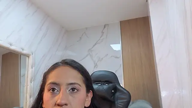 Snapshot of Lola_roses_tf chatting on March 8, 1:15 pm Lola roses tf online show from March 8, 1:15 pm