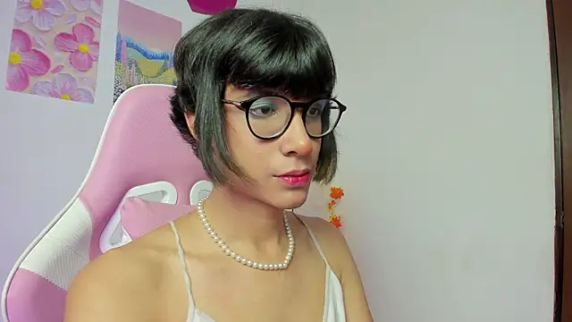 Snapshot of Madeline_21 chatting on March 4, 5:24 am Madeline 21 online show from March 4, 5:24 am