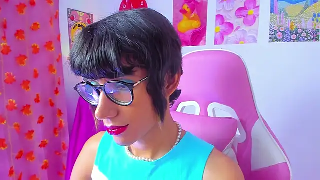 Snapshot of Madeline_21 chatting on March 16, 5:44 am Madeline 21 online show from March 16, 5:44 am