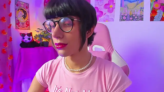 Snapshot of Madeline_21 chatting on March 20, 5:12 am Madeline 21 online show from March 20, 5:12 am