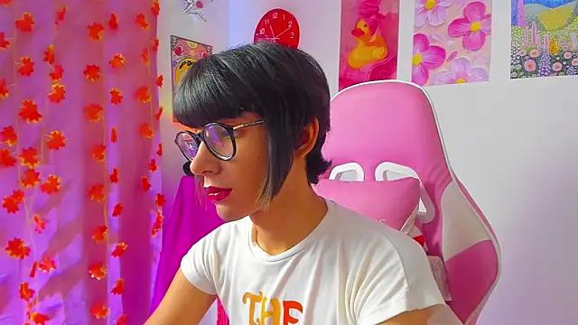 Snapshot of Madeline_21 chatting on March 22, 5:11 am Madeline 21 online show from March 22, 5:11 am