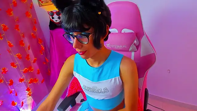 Snapshot of Madeline_21 chatting on March 27, 8:26 am Madeline 21 online show from March 27, 8:26 am