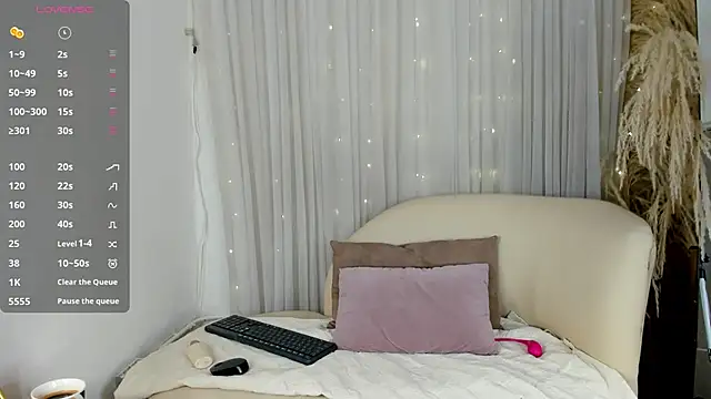 Snapshot of helen_zen chatting on April 1, 8:28 pm helen zen online show from April 1, 8:28 pm