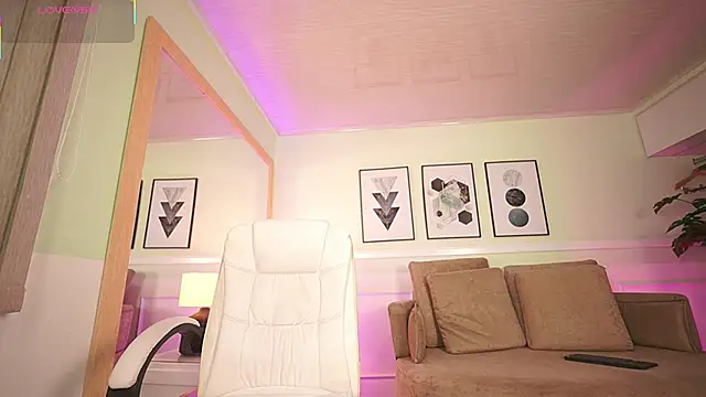 Snapshot of MandyCollins chatting on April 1, 11:33 am MandyCollins online show from April 1, 11:33 am