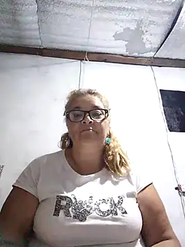 Snapshot of momismilf544 chatting on March 31, 3:52 am momismilf544 online show from March 31, 3:52 am