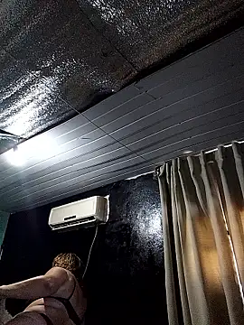 Snapshot of momismilf544 chatting on March 31, 5:24 pm momismilf544 online show from March 31, 5:24 pm