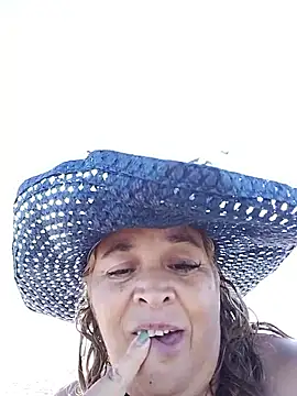 Snapshot of momismilf544 chatting on April 2, 6:27 pm momismilf544 online show from April 2, 6:27 pm