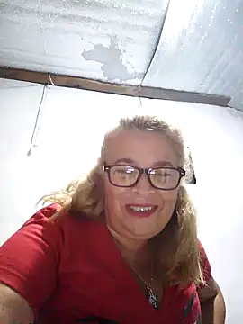 Snapshot of momismilf544 chatting on April 15, 4:41 am momismilf544 online show from April 15, 4:41 am