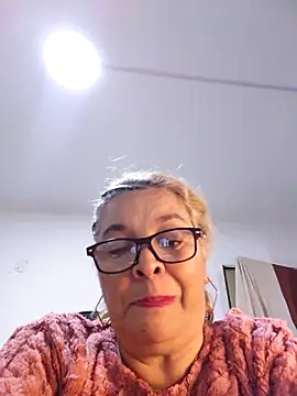 Snapshot of momismilf544 chatting on April 30, 5:36 am momismilf544 online show from April 30, 5:36 am