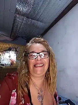 Snapshot of momismilf544 chatting on May 7, 2:22 pm momismilf544 online show from May 7, 2:22 pm
