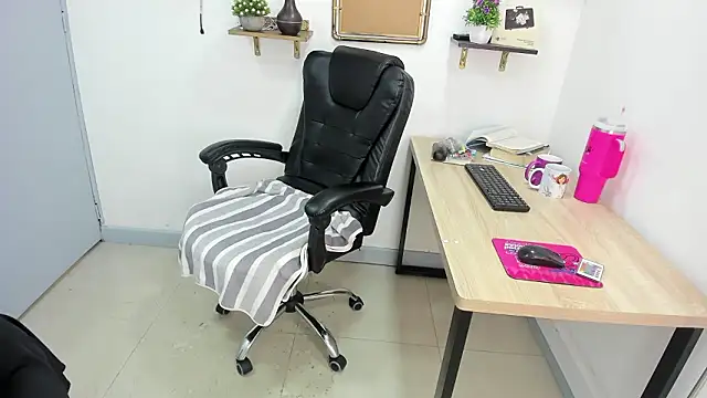 Snapshot of Stefy_cg chatting on March 19, 6:45 pm Stefy cg online show from March 19, 6:45 pm