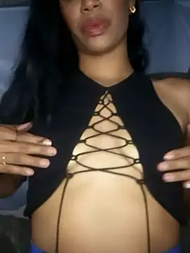 Snapshot of FlorSalvaje_ chatting on April 3, 1:03 am FlorSalvaje online show from April 3, 1:03 am