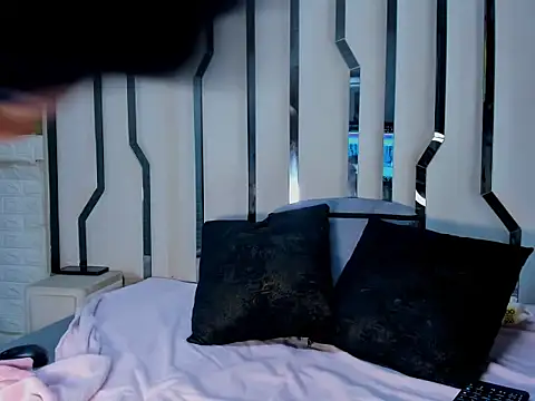 Snapshot of Brinnehh chatting on April 3, 3:32 pm Brinnehh online show from April 3, 3:32 pm