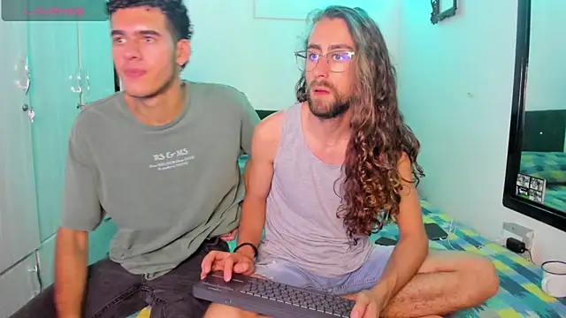 Snapshot of Jean_And_PaulXL chatting on March 1, 9:39 pm Jean And PaulXL online show from March 1, 9:39 pm