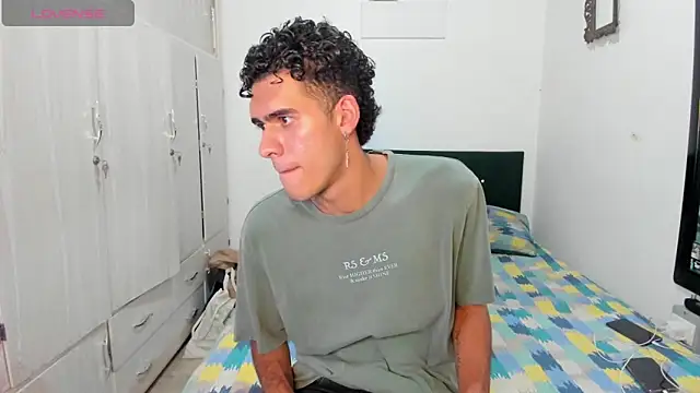 Snapshot of Jean_And_PaulXL chatting on March 4, 10:16 pm Jean And PaulXL online show from March 4, 10:16 pm