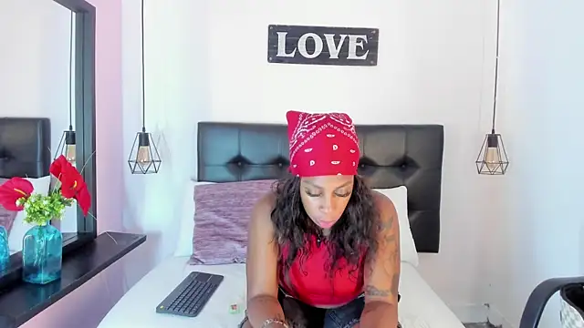 Snapshot of KatallelaMurillo chatting on April 7, 12:27 pm KatallelaMurillo online show from April 7, 12:27 pm