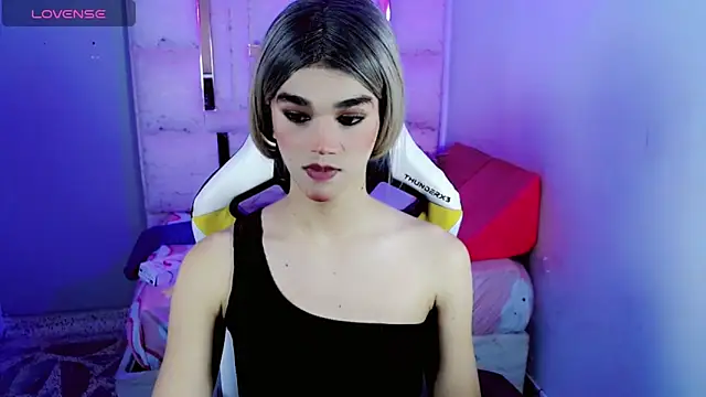 Snapshot of Sophiaa_doll_ chatting on March 16, 5:44 am Sophiaa doll online show from March 16, 5:44 am