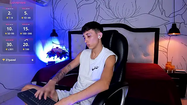 Snapshot of Rome_cortes chatting on March 6, 8:05 pm Rome cortes online show from March 6, 8:05 pm