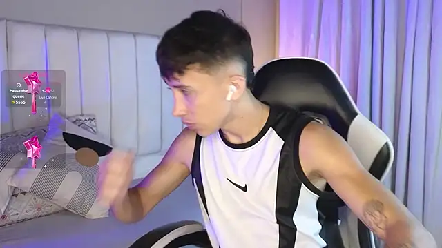 Snapshot of Rome_cortes chatting on March 18, 7:28 pm Rome cortes online show from March 18, 7:28 pm