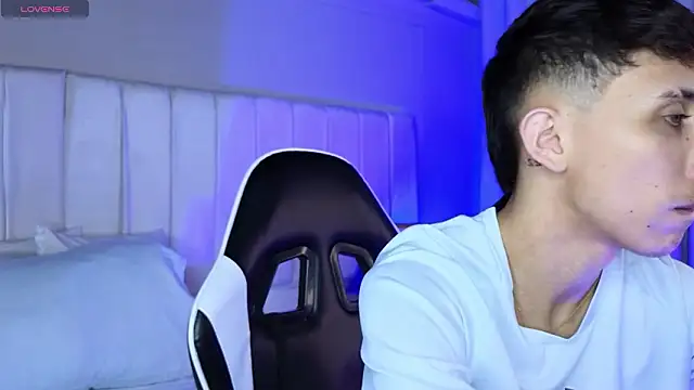 Snapshot of Rome_cortes chatting on March 19, 8:02 pm Rome cortes online show from March 19, 8:02 pm