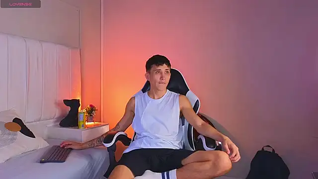 Snapshot of Rome_cortes chatting on April 1, 7:33 pm Rome cortes online show from April 1, 7:33 pm