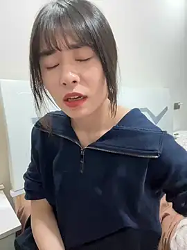 Snapshot of Approve005 chatting on April 15, 4:14 pm Approve005 online show from April 15, 4:14 pm