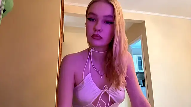 Snapshot of RimyPlaza chatting on March 3, 12:06 am RimyPlaza online show from March 3, 12:06 am