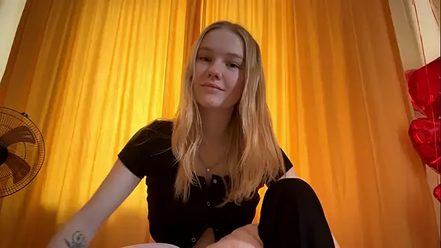 Snapshot of RimyPlaza chatting on March 8, 12:19 am RimyPlaza online show from March 8, 12:19 am