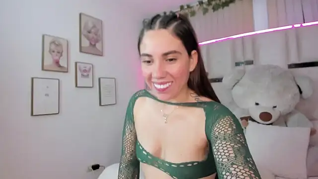 Snapshot of Hanna_klover chatting on April 2, 4:10 am Hanna klover online show from April 2, 4:10 am