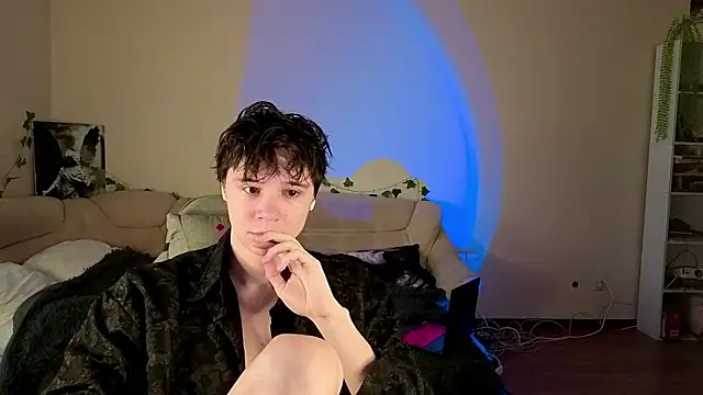 Snapshot of AnthonyCuutie chatting on March 7, 5:37 am AnthonyCuutie online show from March 7, 5:37 am