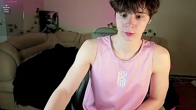 Snapshot of AnthonyCuutie chatting on March 18, 8:23 pm AnthonyCuutie online show from March 18, 8:23 pm