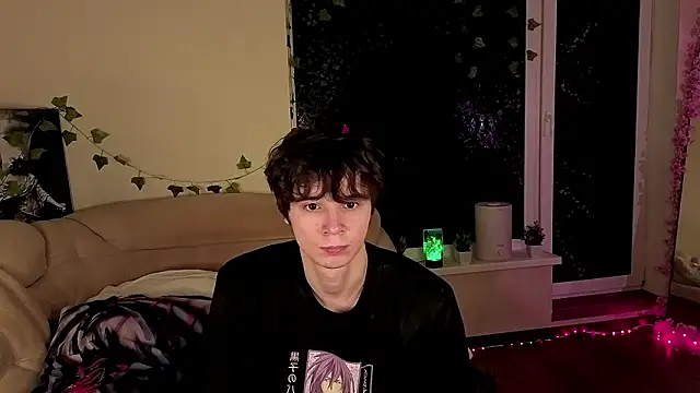 Snapshot of AnthonyCuutie chatting on March 25, 8:04 pm AnthonyCuutie online show from March 25, 8:04 pm