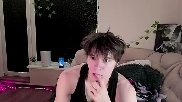 Snapshot of AnthonyCuutie chatting on March 27, 8:20 am AnthonyCuutie online show from March 27, 8:20 am