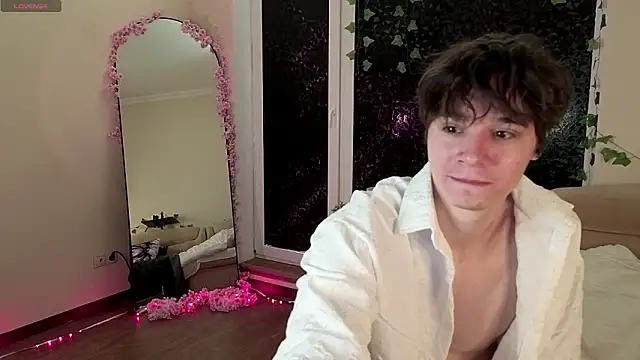 Snapshot of AnthonyCuutie chatting on March 29, 7:08 am AnthonyCuutie online show from March 29, 7:08 am