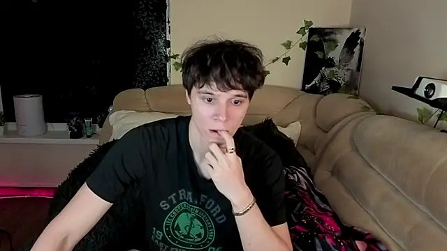 Snapshot of AnthonyCuutie chatting on April 1, 5:54 pm AnthonyCuutie online show from April 1, 5:54 pm