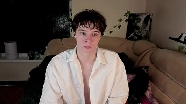 Snapshot of AnthonyCuutie chatting on April 4, 4:44 am AnthonyCuutie online show from April 4, 4:44 am