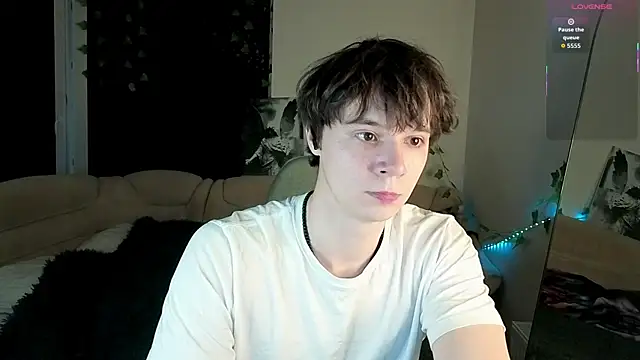 AnthonyCuutie online show from May 1, 5:39 pm